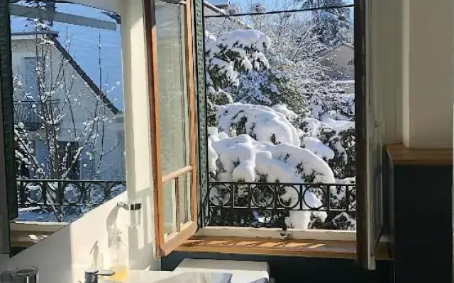 Elegant 3 Pieces - Parking