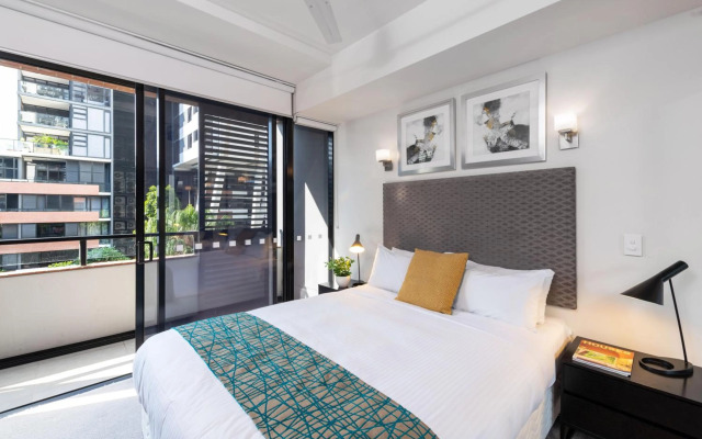 Astra Apartments Arena