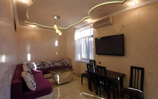 Amiryan street 1 bedroom Deluxe apartment With Balcony AM104