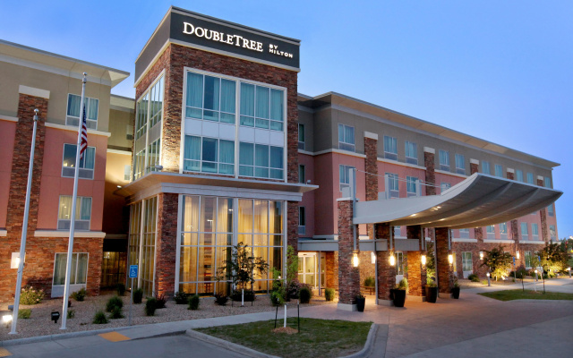 DoubleTree by Hilton West Fargo Sanford Medical Center Area
