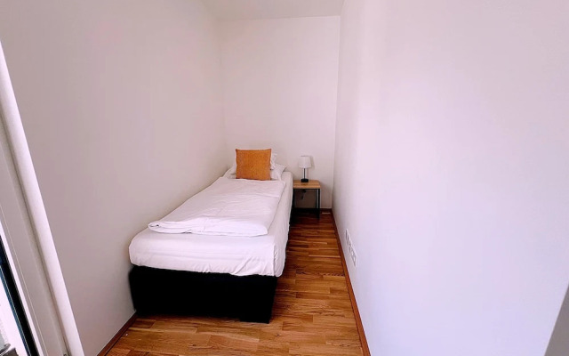 Apartments next to Public Transport GG13