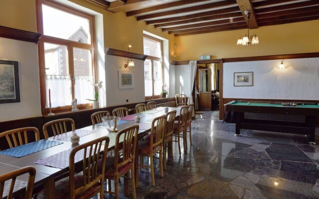 Spacious Holiday Home With Private Garden