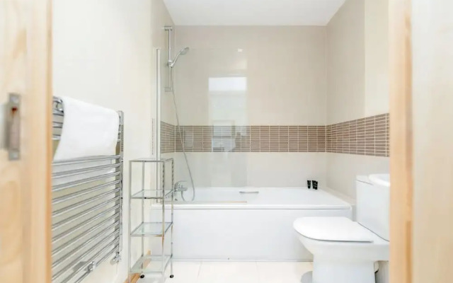 Roomspace Apartments -Westnye House