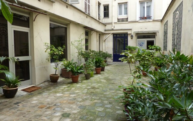 Rue Turgot Apartment