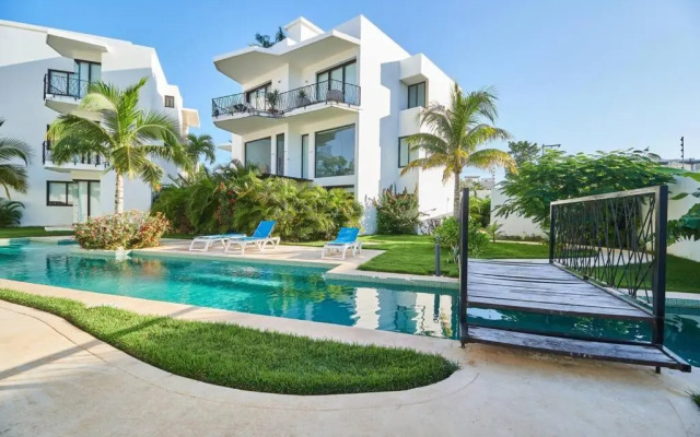 Neem 11 Stylish&Bright APT 2 Pools, AC, Gym & 50MB WIFI