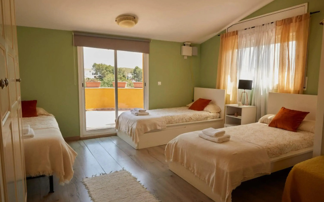 Amazing Vila close to Sitges, jacuzzi, swimming pool & exellent views