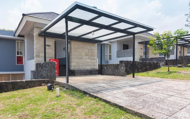 OYO 2001 Taman Dayu Villa Golf View