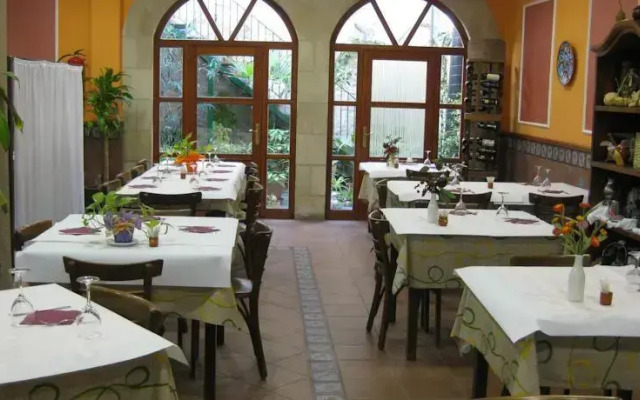 Hostal Restaurante El Surtidor