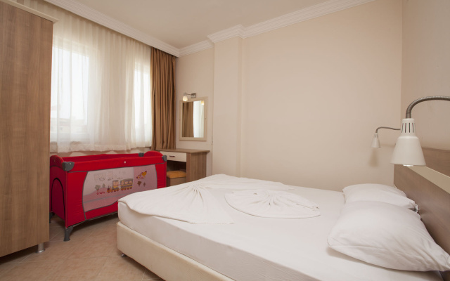 Catty Cats Garden Hotel