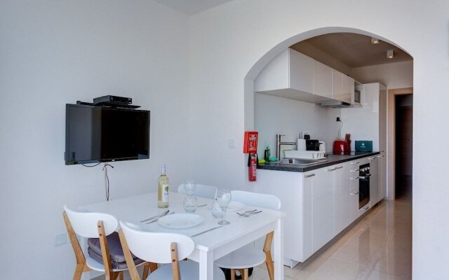 Cosy 1BR Penthouse With Terrace Great Location