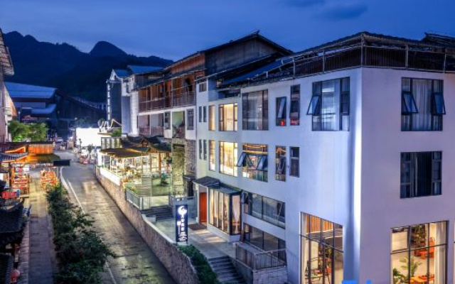 Moon Ridge Lnn – Outside – Qiannan