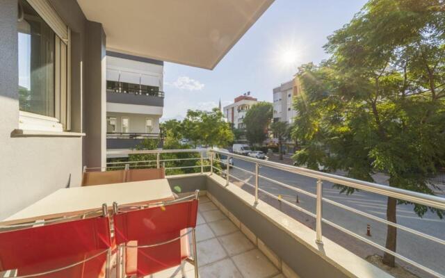Cozy Flat with Balcony near Beach in Konyaalti