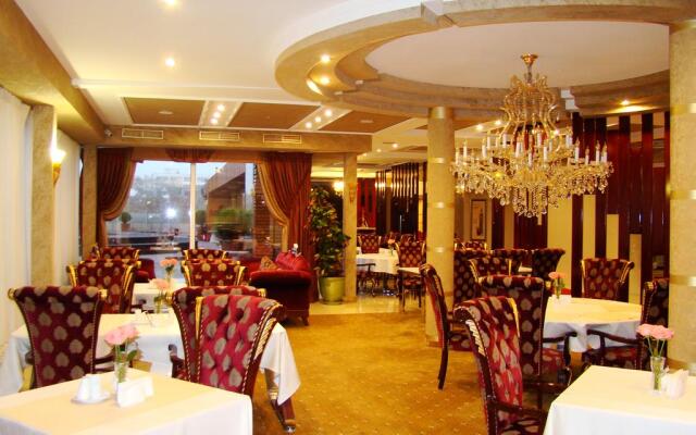Ark Palace Hotel