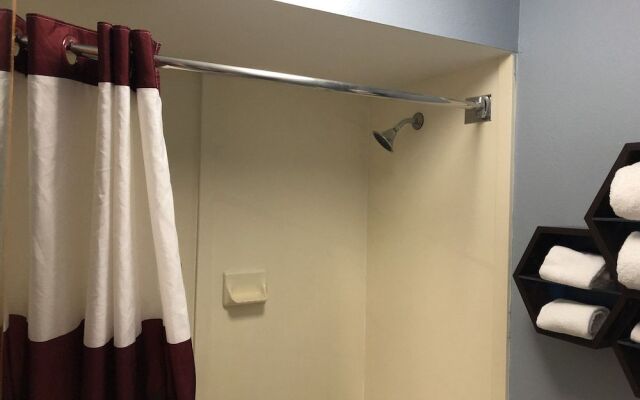 HomeTowne Studios By Red Roof Augusta