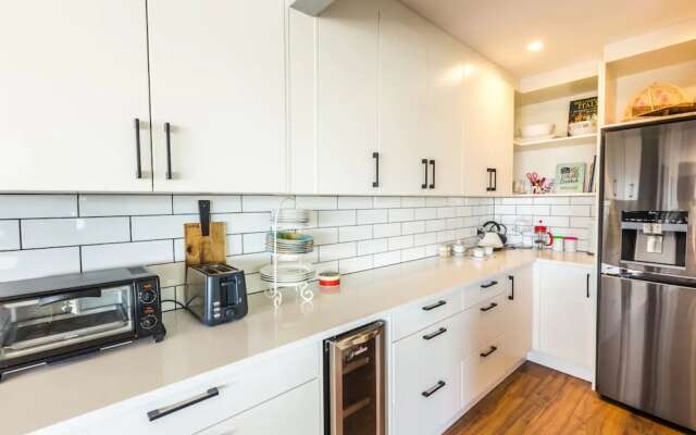 3 Bedroom Village Retreat Home With Sea Views