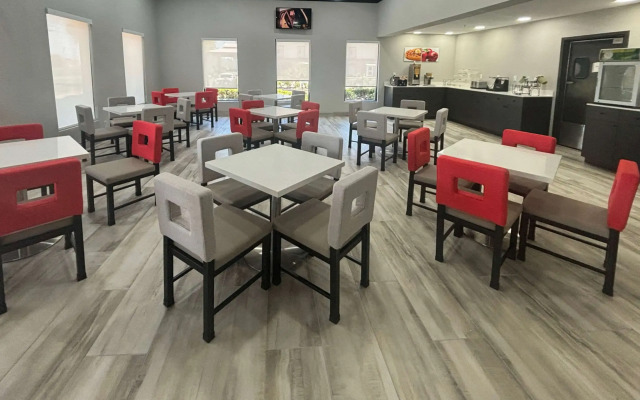 Quality Inn & Suites at Airport Blvd I-65