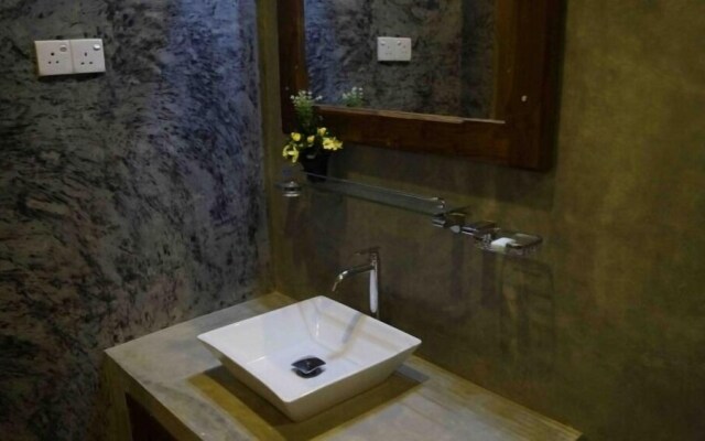 Hotel Athgira
