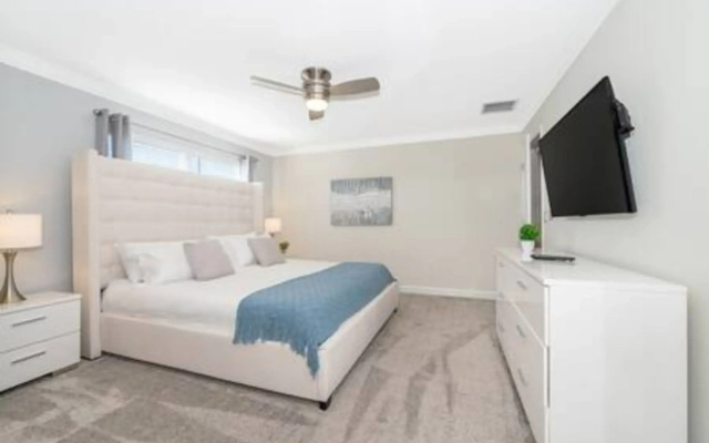 Gorgeous Storey Lake 4BR