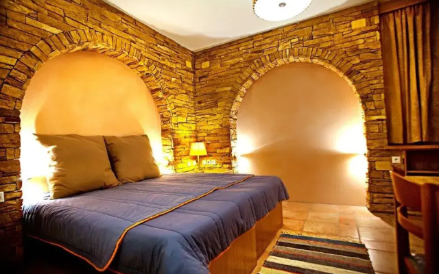 Calliope Maille Studios & Apartments