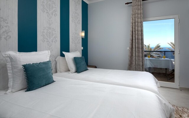Quarto completamente remodelado e com vista mar.