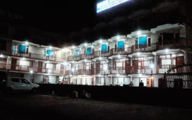 Hotel Himalayan River & Camping