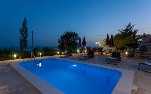 Holiday house Tonci - comfortable & surrounded by nature: Tucepi, Riviera Makarska