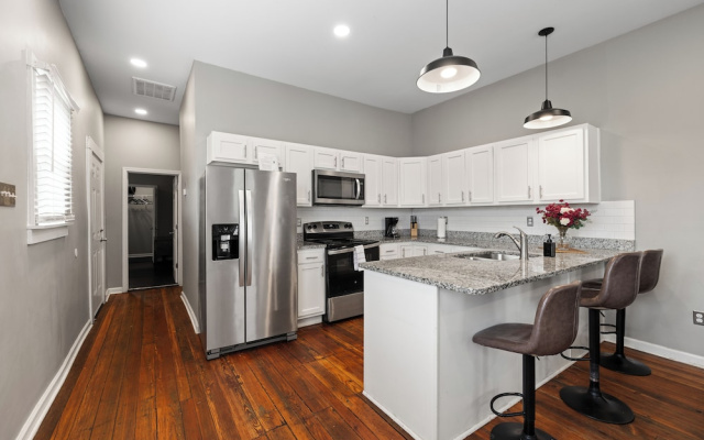 Historic CozySuites 4BR 2BA