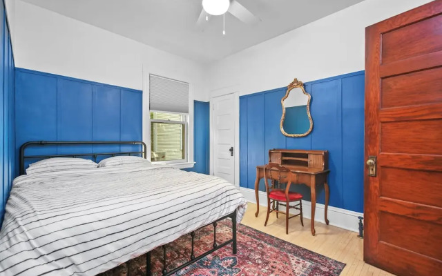 Uptown Minneapolis Home: Walk To Lakes!