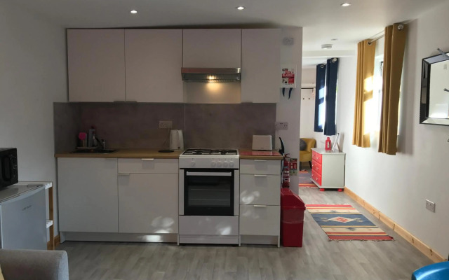 Woodpecker Glamping Cabin