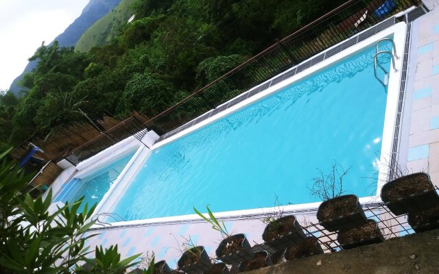 Skylodge Resort