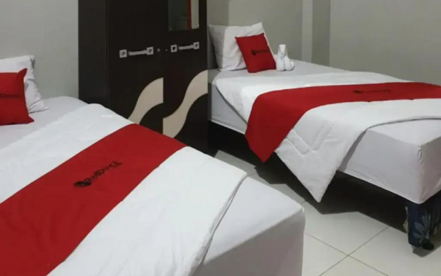 RedDoorz @ Hotel Yaki Mamuju