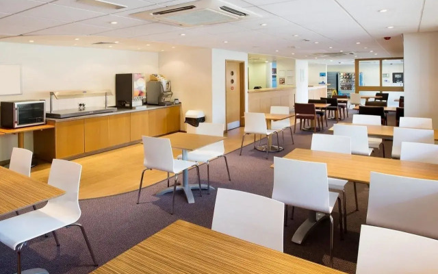 Travelodge Swindon Central