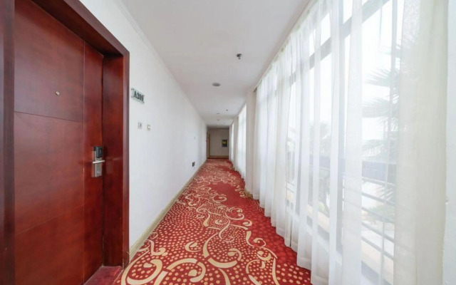 Beihai Seaview Caiyun Hotel (Qiaogang Beach Qiaogang Fengqing Street)