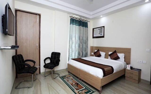 Oyo 9380 Near Artemis Hospital