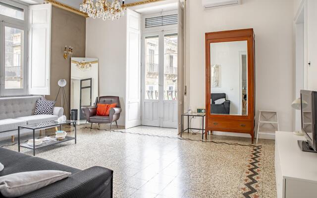 Cavour Apartment With Balcony by Wonderful Italy