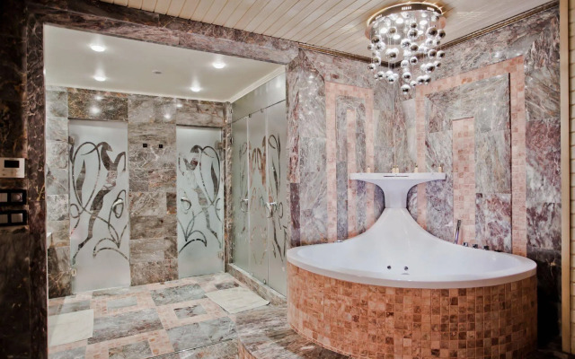 Royal Castle Design & SPA Hotel