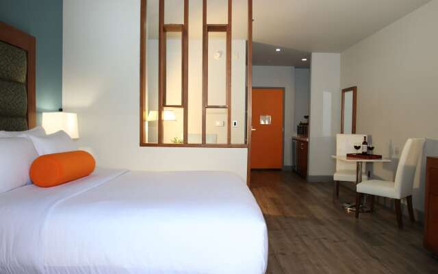 BLVD Hotel & Studios - Walking Distance to Universal Studios Hollywood