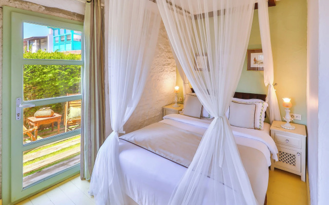 Palas Alacati - Adults Only