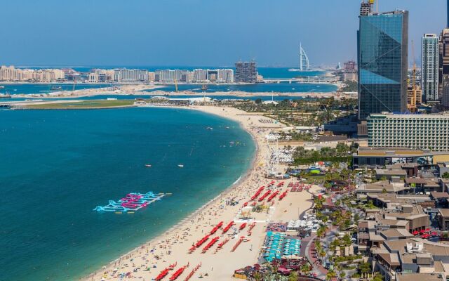 Al Bateen  by Deluxe Holiday Homes
