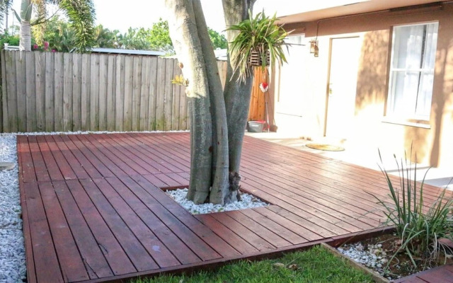 Red Deck Manors