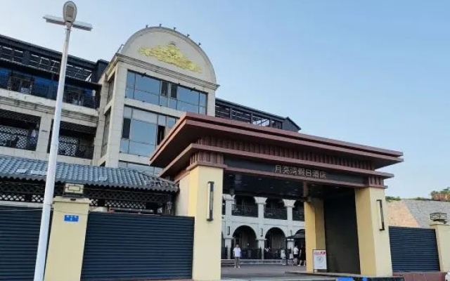 Moon Bay Holiday Hotel – Exterior – Dalian