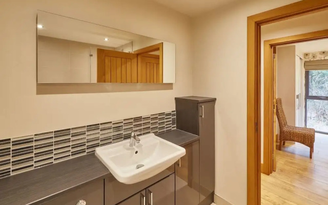 Host Stay Simon Howe Lodge