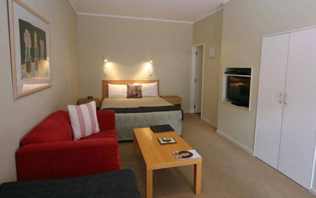 Spinnaker Motel