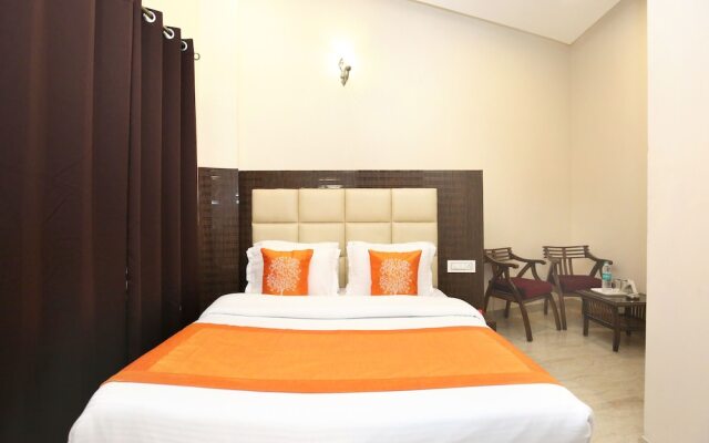 OYO 10330 Hotel Golden Brooks