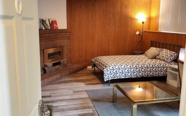 Colline-Single Room- Self Check-In