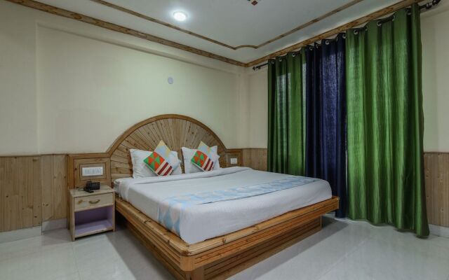 OYO Home 15841 Serene Mountain View Studio