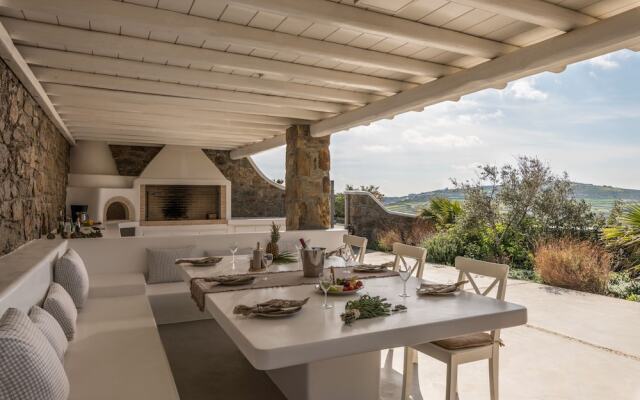 Luxury Villas  by Live&Travel