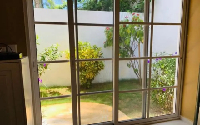 Caribbean Living Beach Club & Hostel