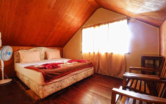 Tuk Tuk Timbul Bungalows