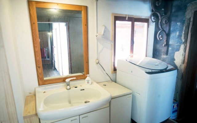 WORLDTRECK DINER & GUESTHOUSE - Pise - Hostel – Bathroom – Nagano